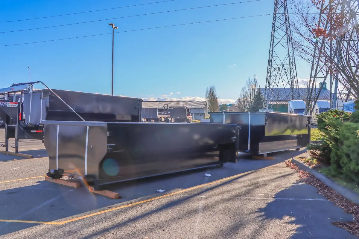 Professional dumpster rental and junk removal service in Marseilles
